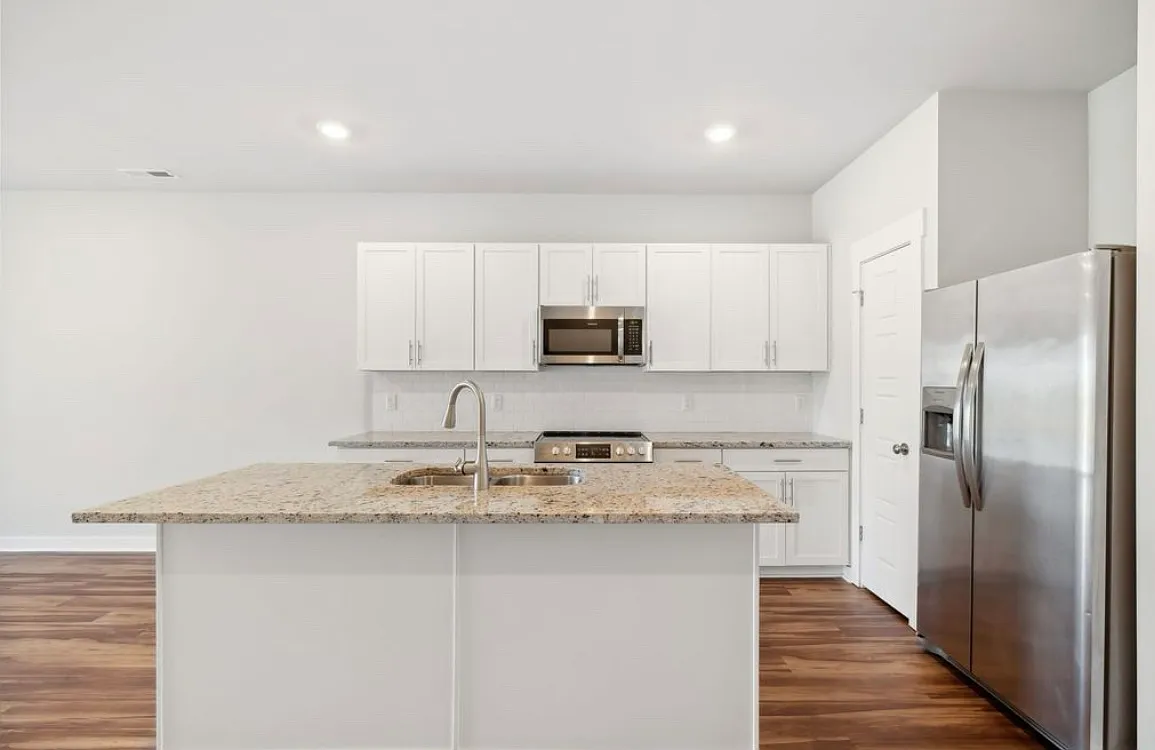 28 Torrey Pines Ln — Photo 2