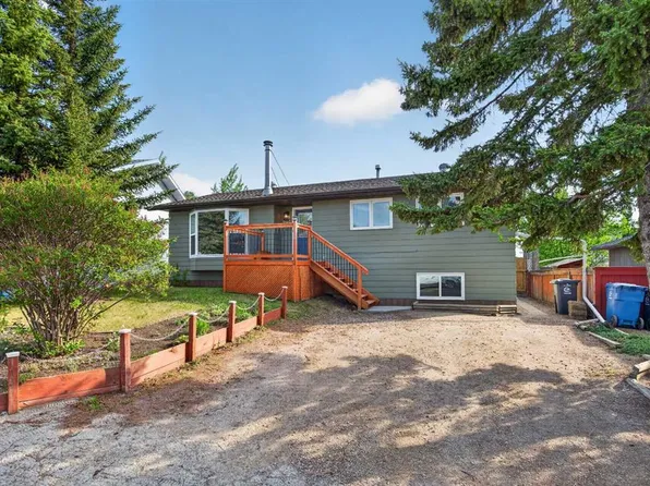 225 N 9th St SE, Three Hills, AB T0M 2A0