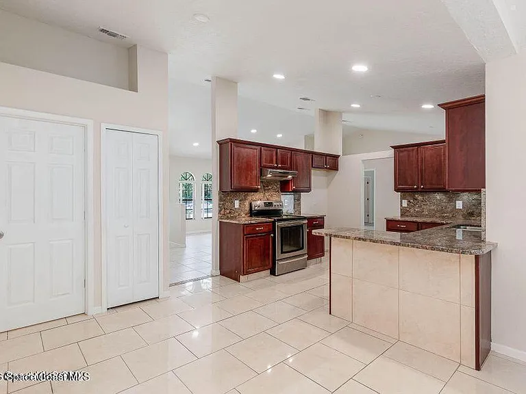 1040 Big Horn Cir NW — Photo 5