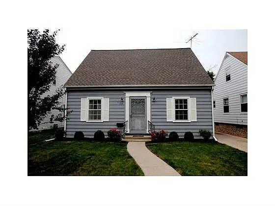 1123 E Fairoaks Ave photo 1