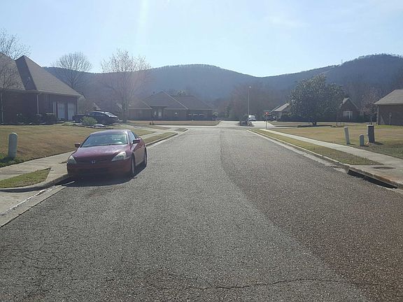 5th image of 702 Liberty Cir SE