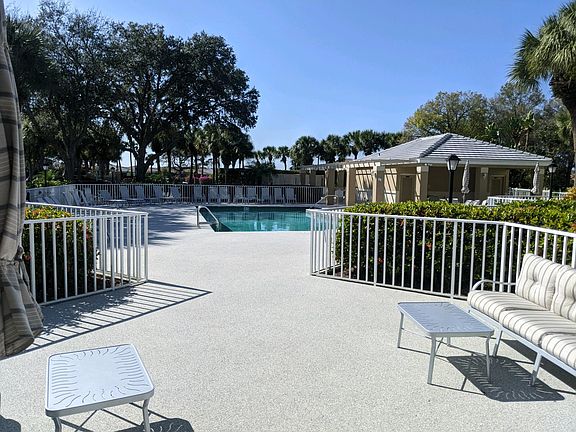 5th image of 12171 Summergate Cir #T102