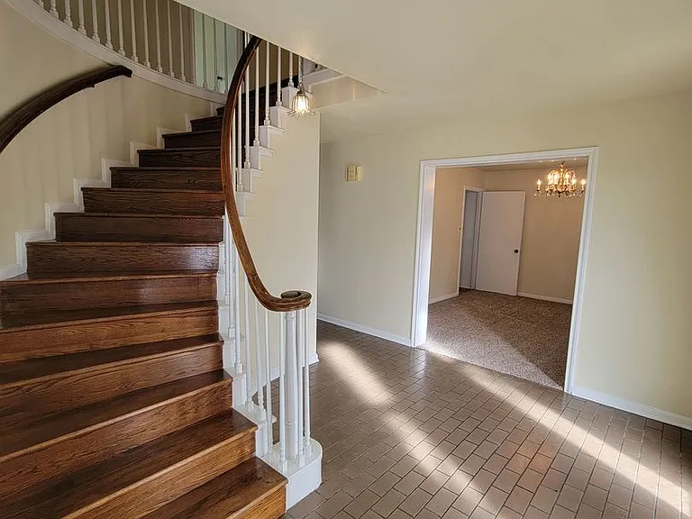 3803 Oak Ridge Dr — Photo 6