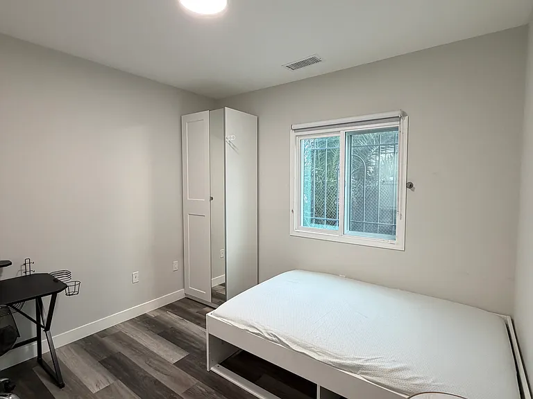 1280 W 37th Pl #A1 — Photo 10