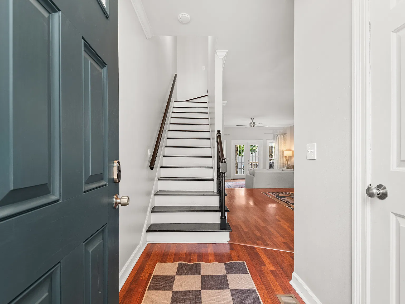 2 bed, 2.5 bath, 1650 sqft, $3,200 — Photo 2