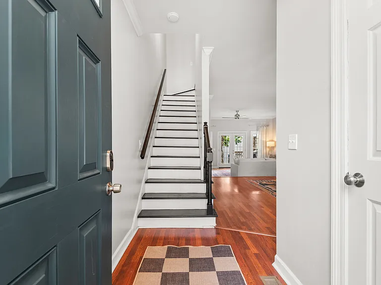138 Matthew Ln — Photo 2