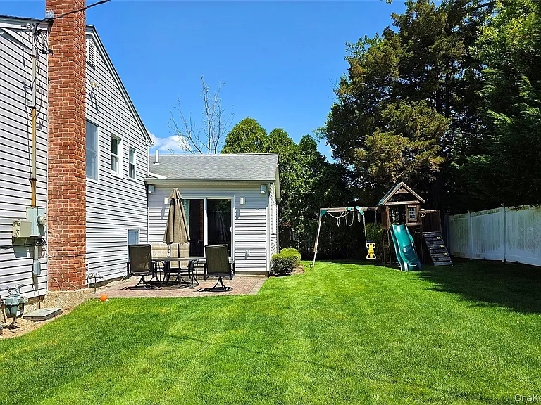 110 Briarwood Ln — Photo 31