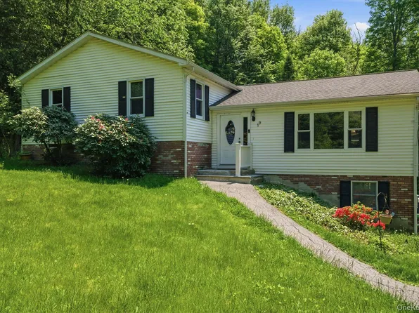 19 Taurat Place, Mahopac, NY 10541