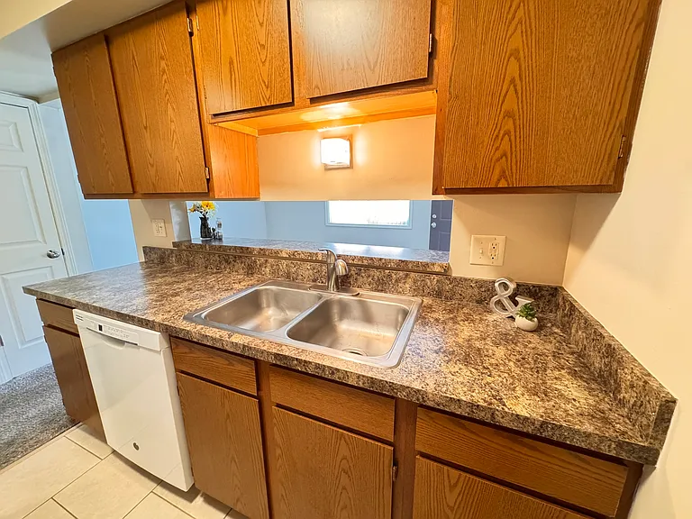 1-1813 Knox St #1 — Photo 4