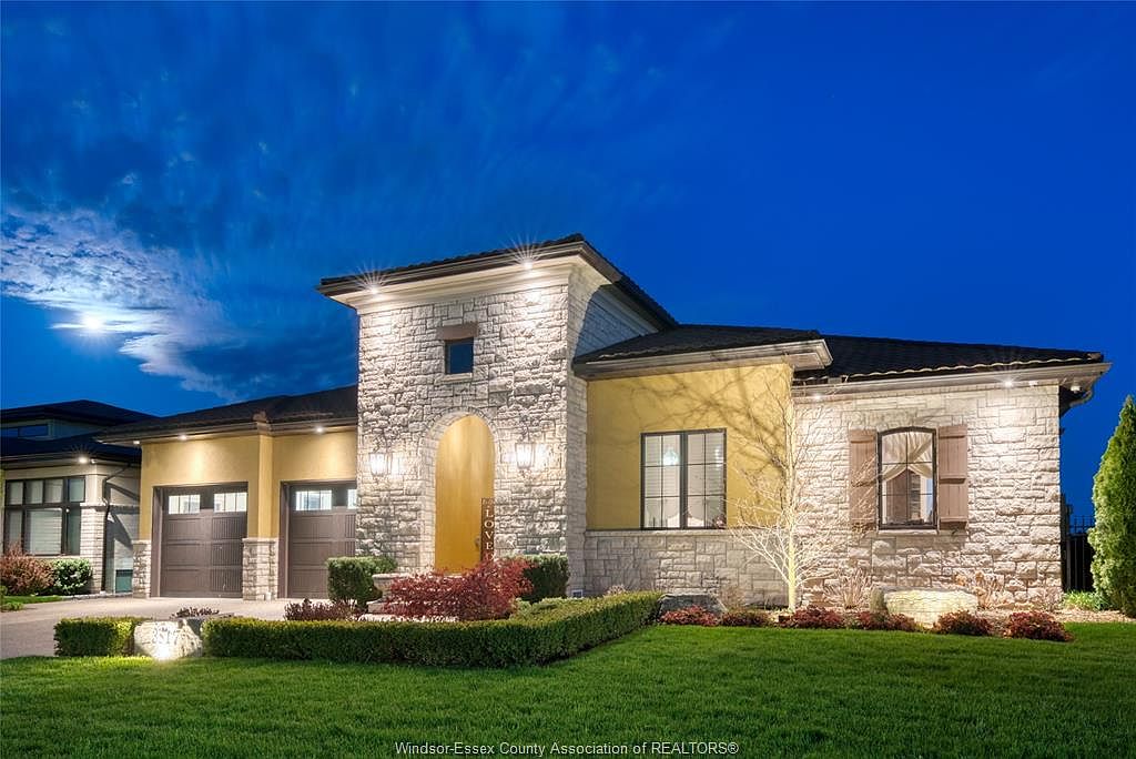 3817 Saint Francis Cres