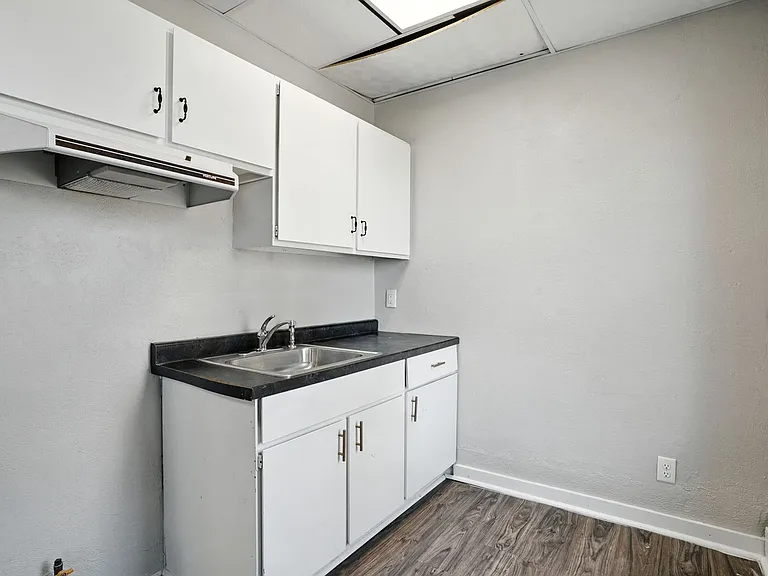 325 Kirkwood Blvd — Photo 19