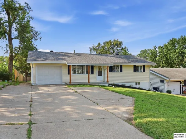 541 E 5th St, Papillion, NE 68046