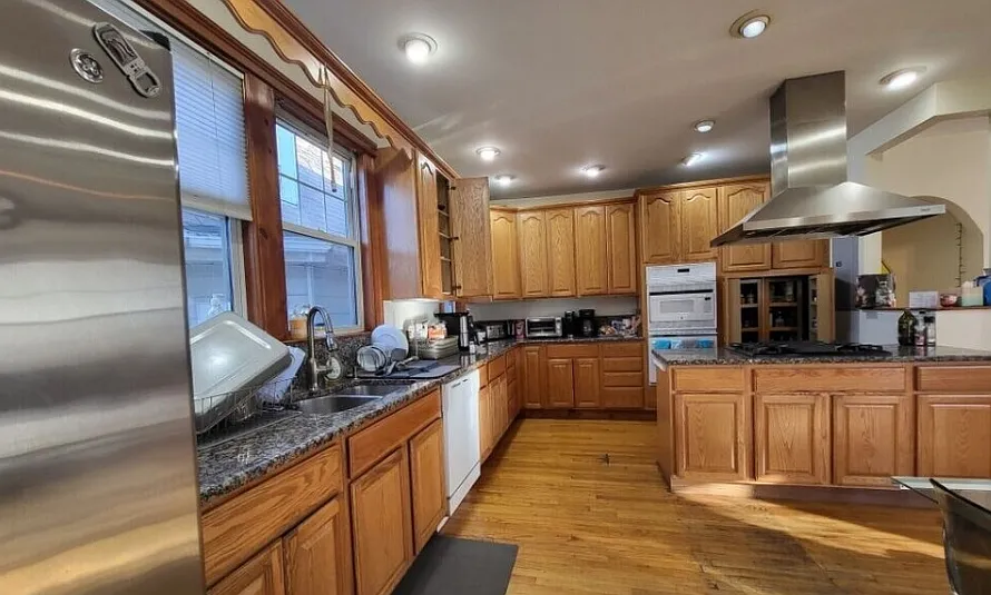5 bed, $7,900 — Photo 2