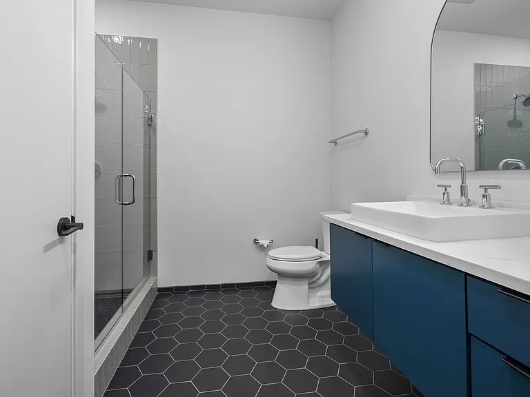 500 Merritt Ave #207 — Photo 6