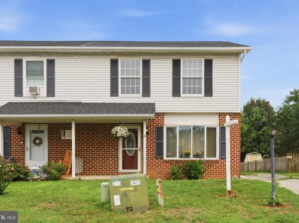 16 E Lakeview Dr, Littlestown, PA 17340