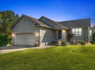 858 S Bedford Ct, Wichita, KS 67207