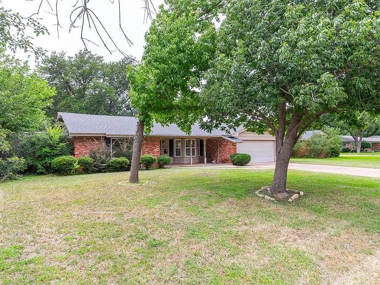 2132 Sylvan Dr — Photo 41