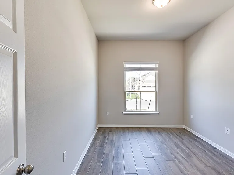 821 Falkland Trce — Photo 13