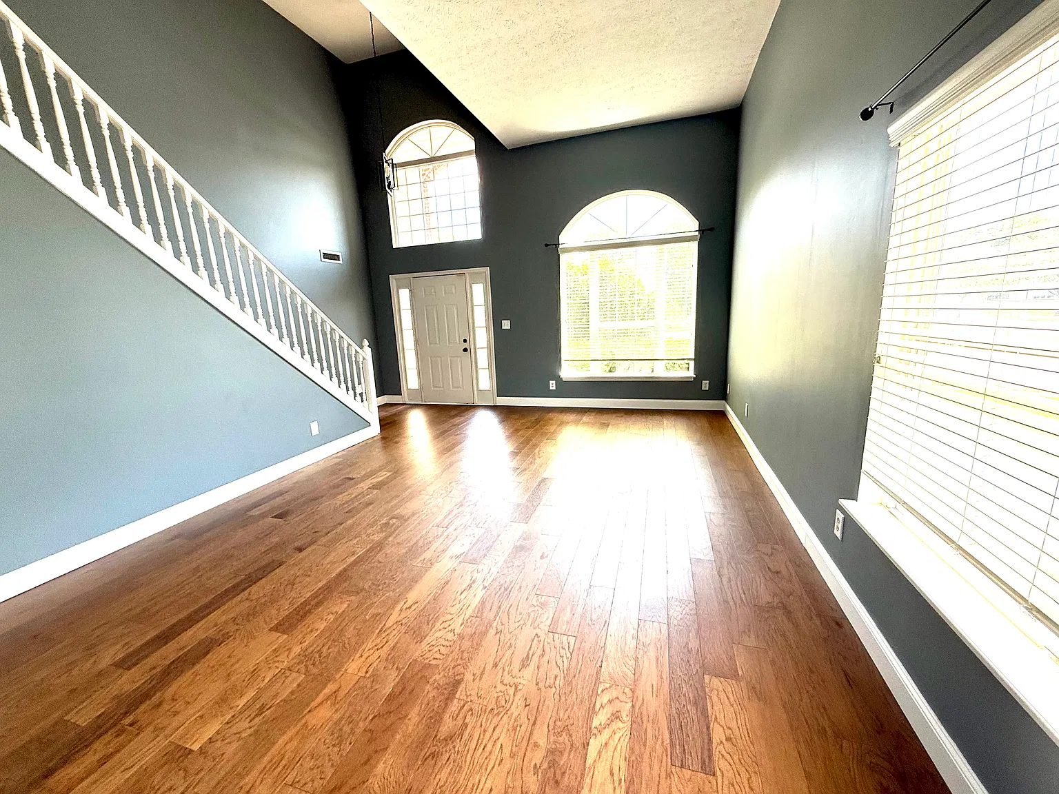 3 bed, 1969 sqft, $2,499 — Photo 3