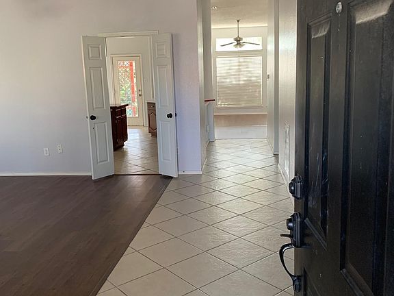 Entry looking into home/kitchen/family room