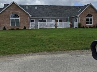 108 White Fox Ct #27, Ellwood City, PA