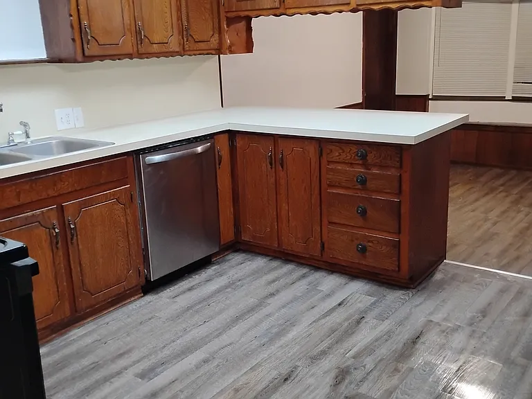 312 E Cedar Ln — Photo 30