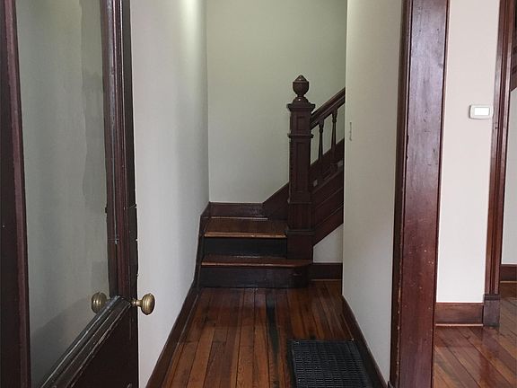 3rd image of 109 E Washington St