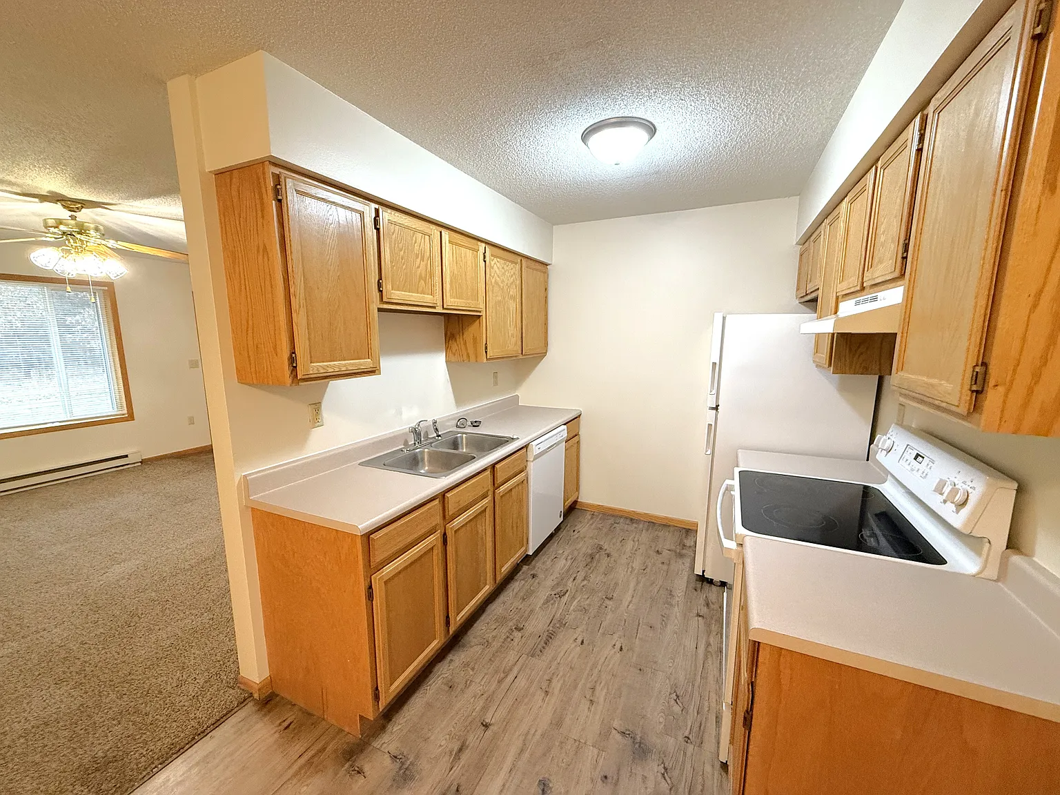 2 bed, 1042 sqft, $1,195 — Photo 2