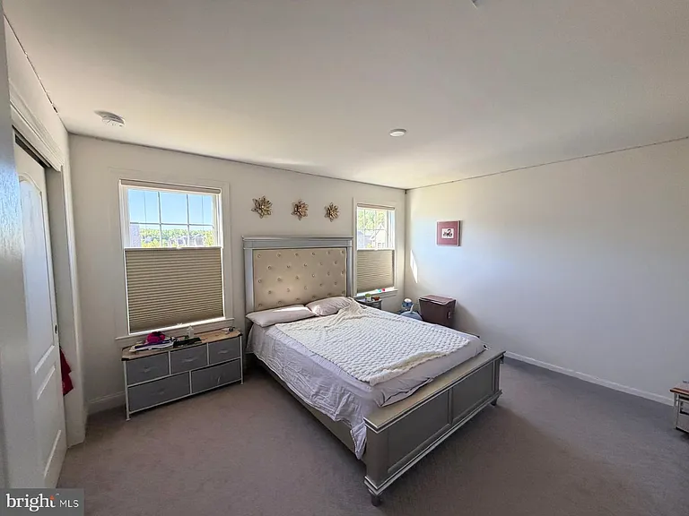 47 Thomas Dr — Photo 19