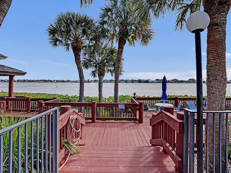 107 Half Moon Cir #H1 — Photo 52