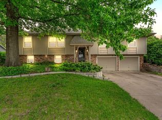 3901 SW Nottingham Rd, Topeka, KS 66610