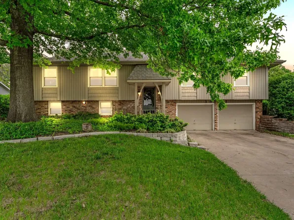3901 SW Nottingham Rd, Topeka, KS 66610