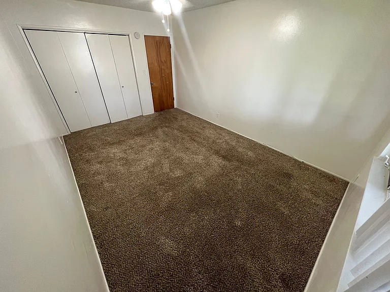 625 Kansas St — Photo 8