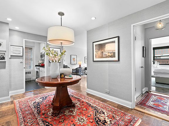4th image of 2 Horatio St APT 6R