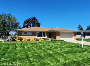 37235 Almont Dr E, Sterling Heights, MI 48310