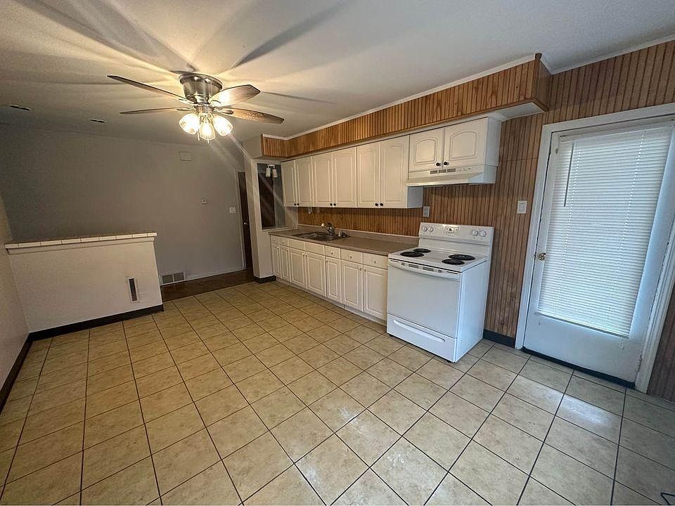 1st image of 190 Noble Ave Floor 2