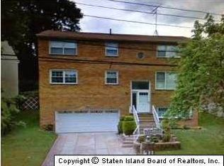 611 W Fingerboard Rd, Staten Island, NY 10305