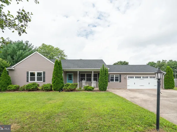102 Franklin Dr, Mullica Hill, NJ 08062