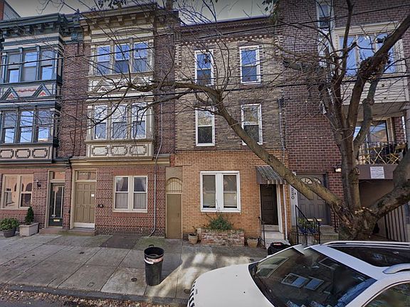 4th image of 218 Bainbridge St #1