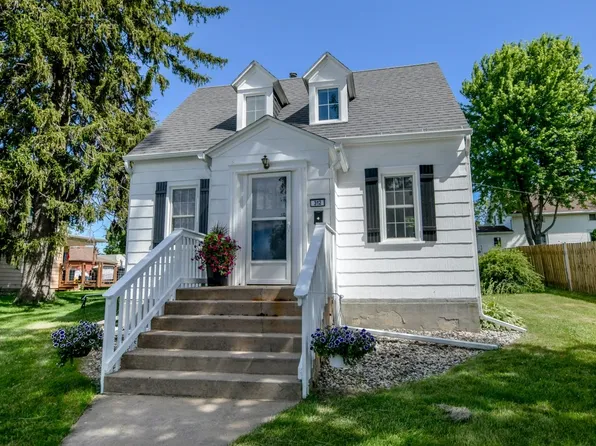 312 E Division St, Dodgeville, WI 53533