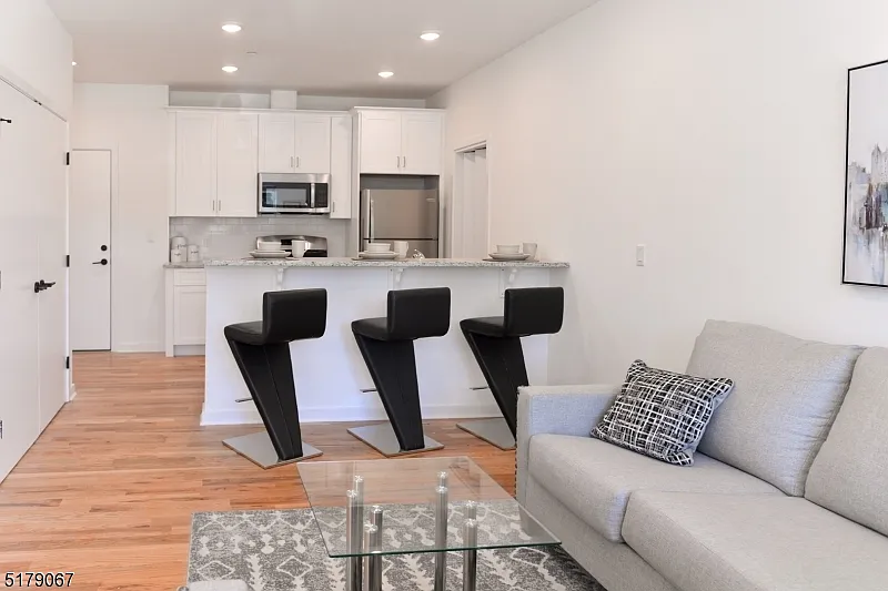 610 Mill St #333