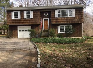 102 Hillcrest Park Rd, Cos Cob, CT 06807