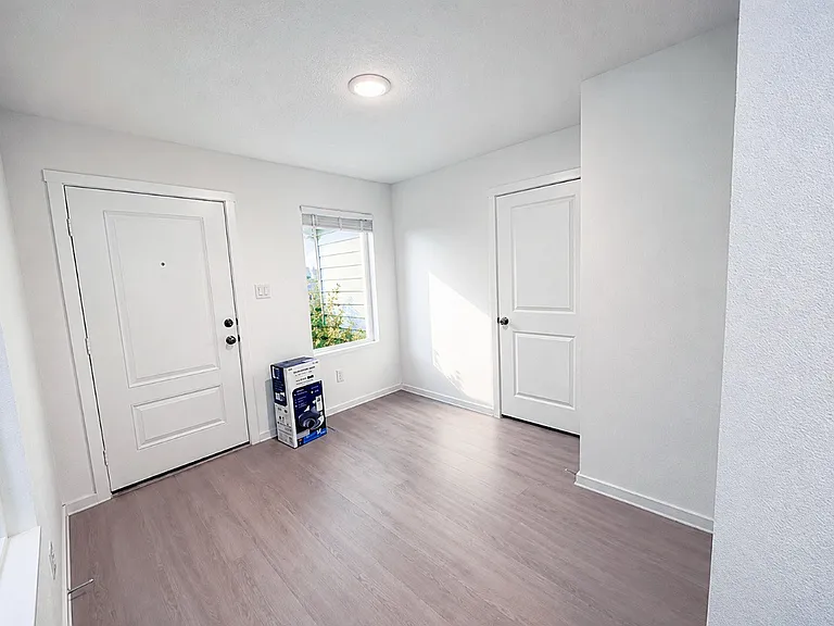 472 Sarah Way — Photo 3