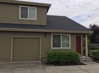 746 28th St #746, Springfield, OR 97477