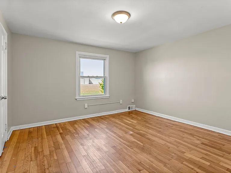 450 Marquette Dr — Photo 12
