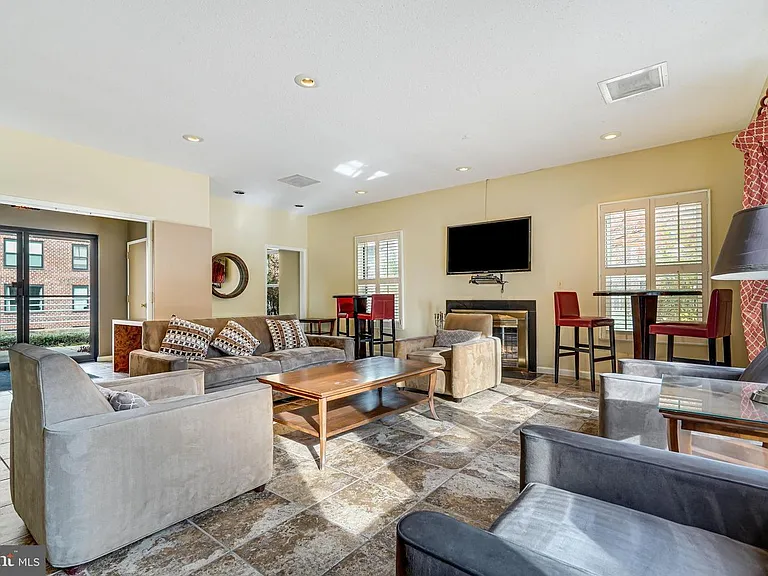 2100 Langston Blvd #207 — Photo 16