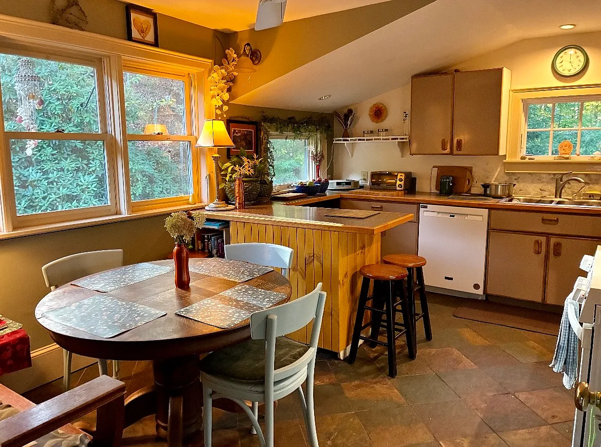 3 bed, 2.5 bath, 2700 sqft, $3,000 — Photo 4