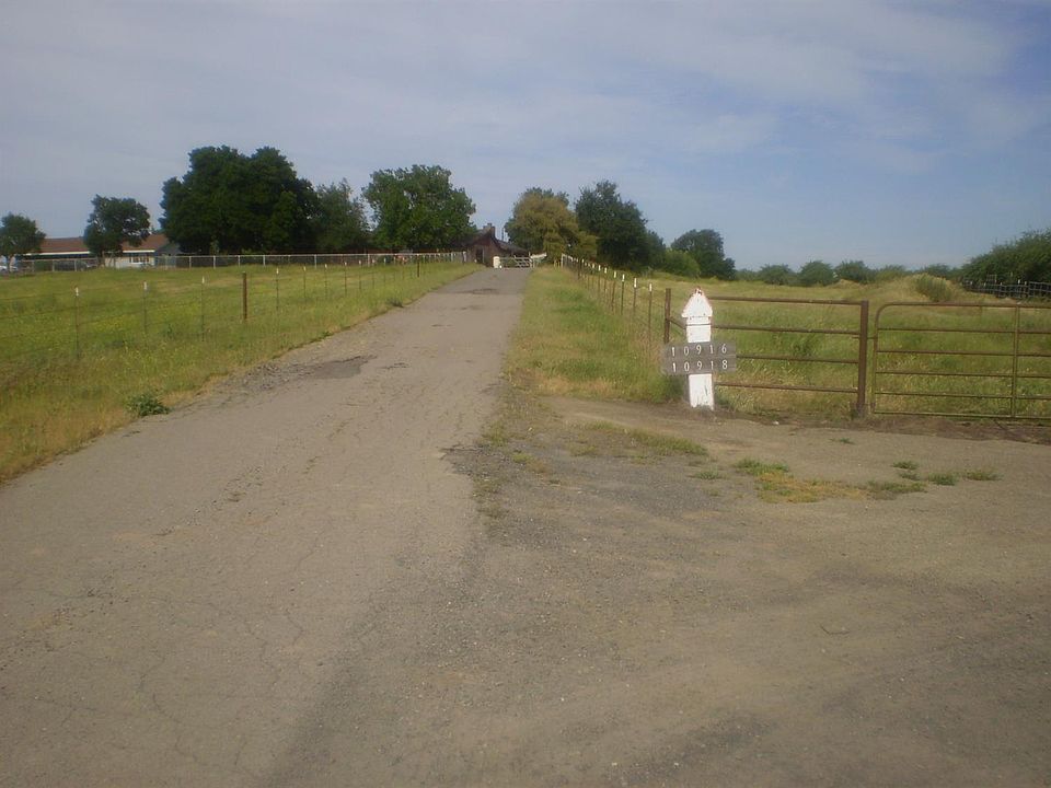 2nd image of 10916 26 Mile Rd