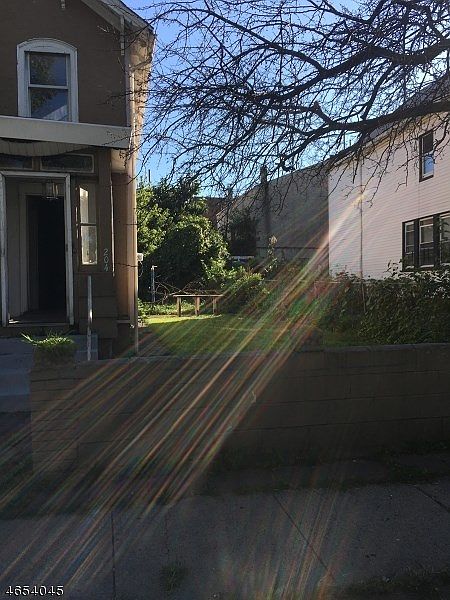 2nd image of 204 William St