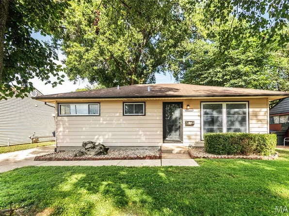 8015 Carlsbad Dr, Saint Louis, MO 63123
